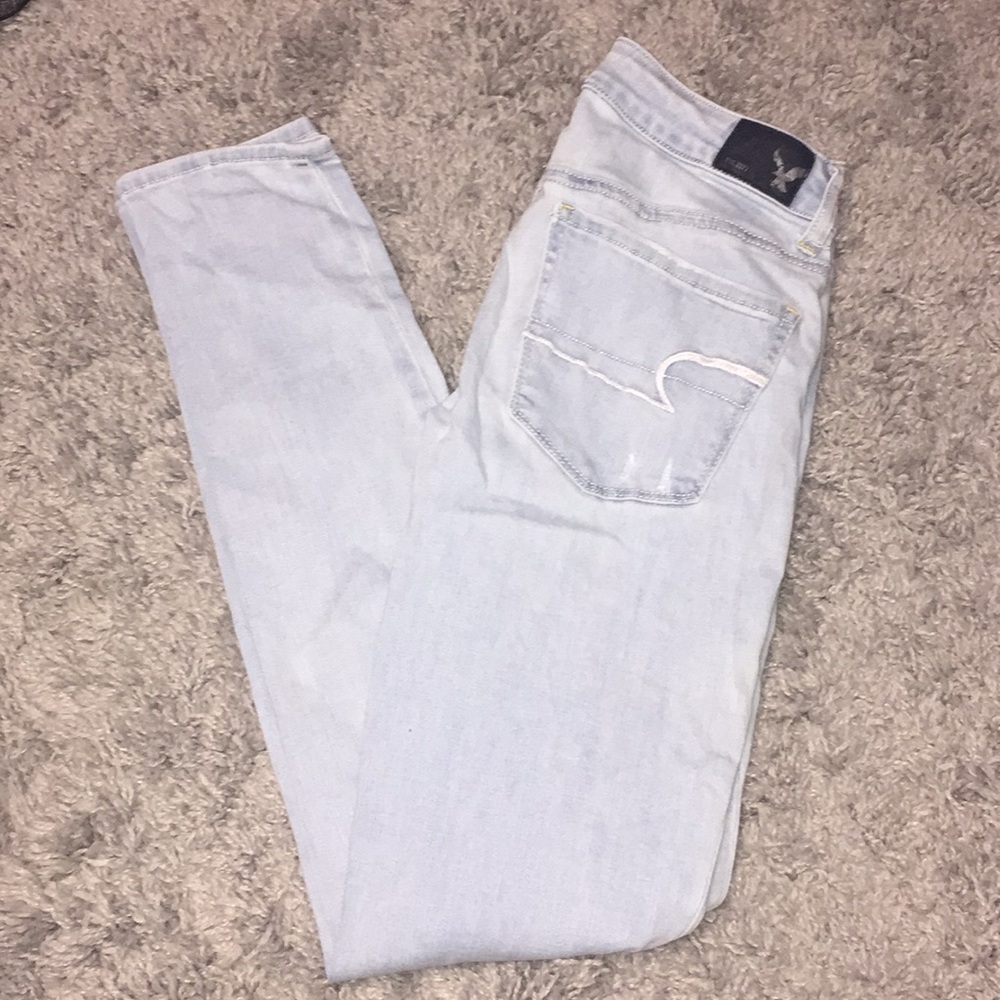AE lightwash distressed jeans